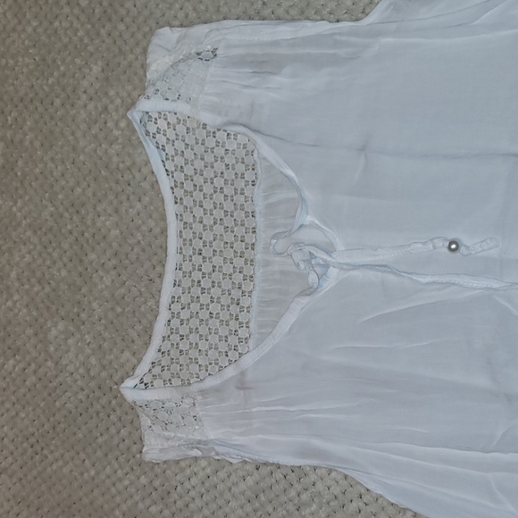 Nwot White tank top with crochet detail - Picture 2 of 3